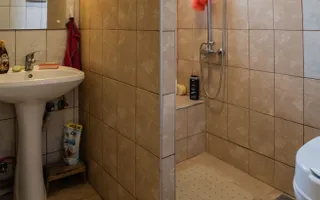 Casa individuala Sacele, 250 mp + 40 mp garaj + 556 mp curte - Poză 18