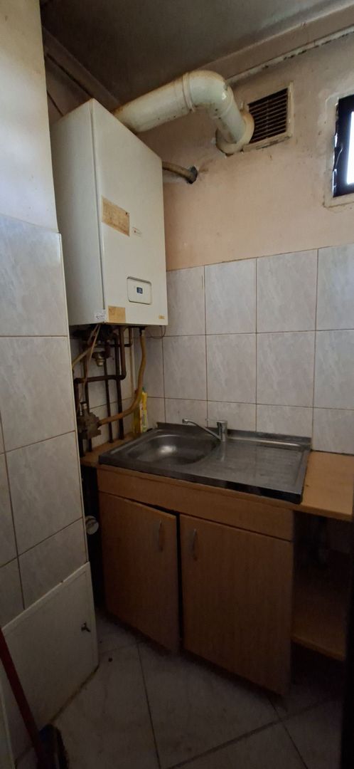 Apartament cu 3 camere - zona semicentrala - Poză 9
