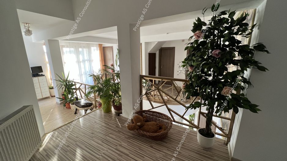 Vila 7 incaperi + 3 Anexe | 1800mp Teren | La Intrare in Dumbravita - Poză 10