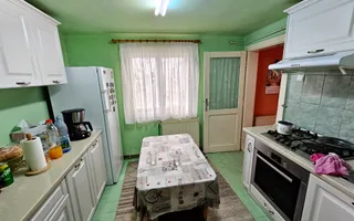 Casa 3 camere, 2 bai, mobilata, utilata, 645 mp teren, zona Lipoveni - Poză 15