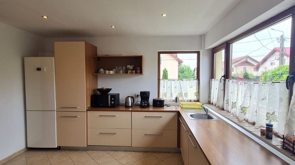 Vila spațioasă și recent renovată în Ghiroda! - Poză 78