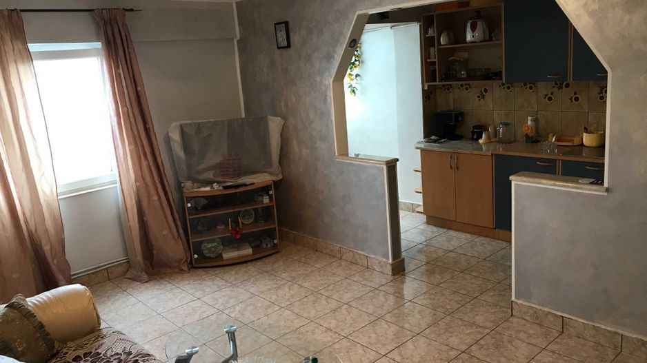 Apartament de vanzare - Poză 2
