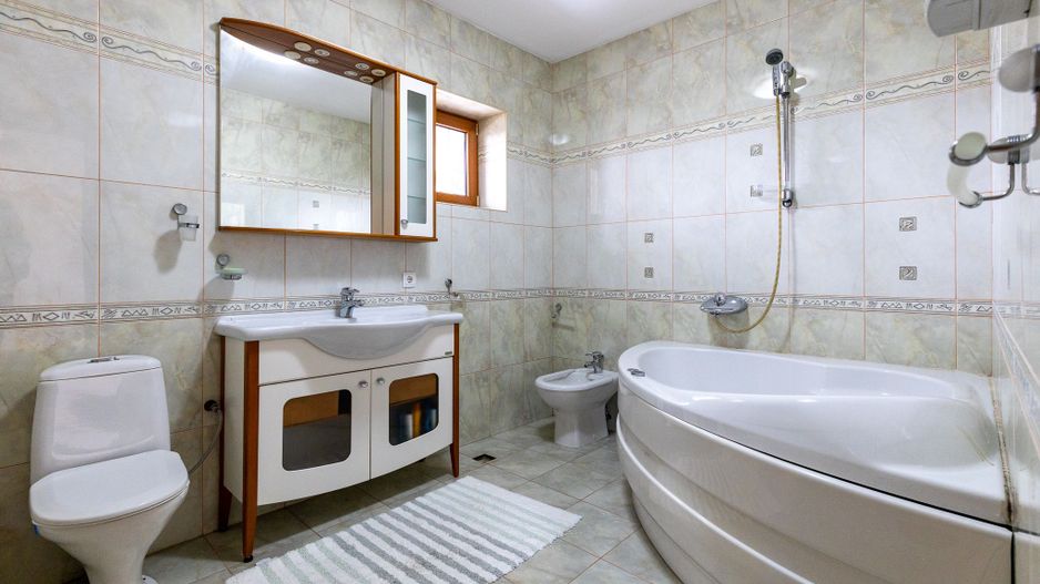 Exclusivitate - Imobil constructie 2001, priveliste deosebită, - Poză 10