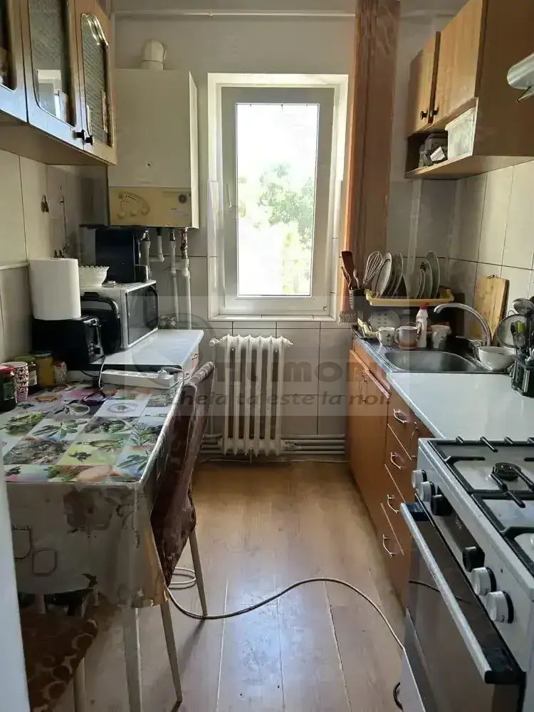 Ap cu 3 camere în Păcurari,izolat+geam la baie 108.000 euro negociabil - Poză 10