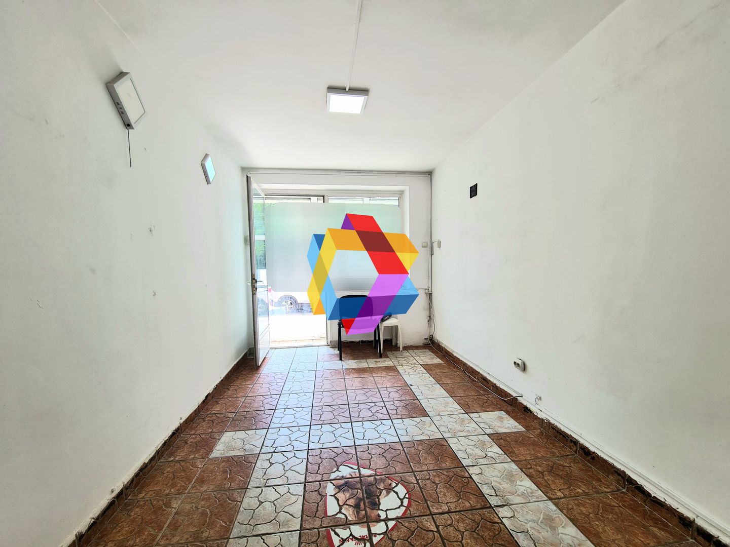 Spatiu comercial de închiriat cu vad Brașov - 55 mp # plus-imo.ro - Poză 2