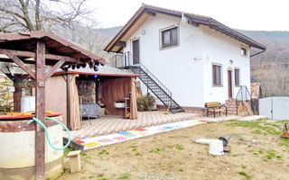 Casa de vacanta / Pensiune de vânzare la 12km de Sibiu - Poză 1
