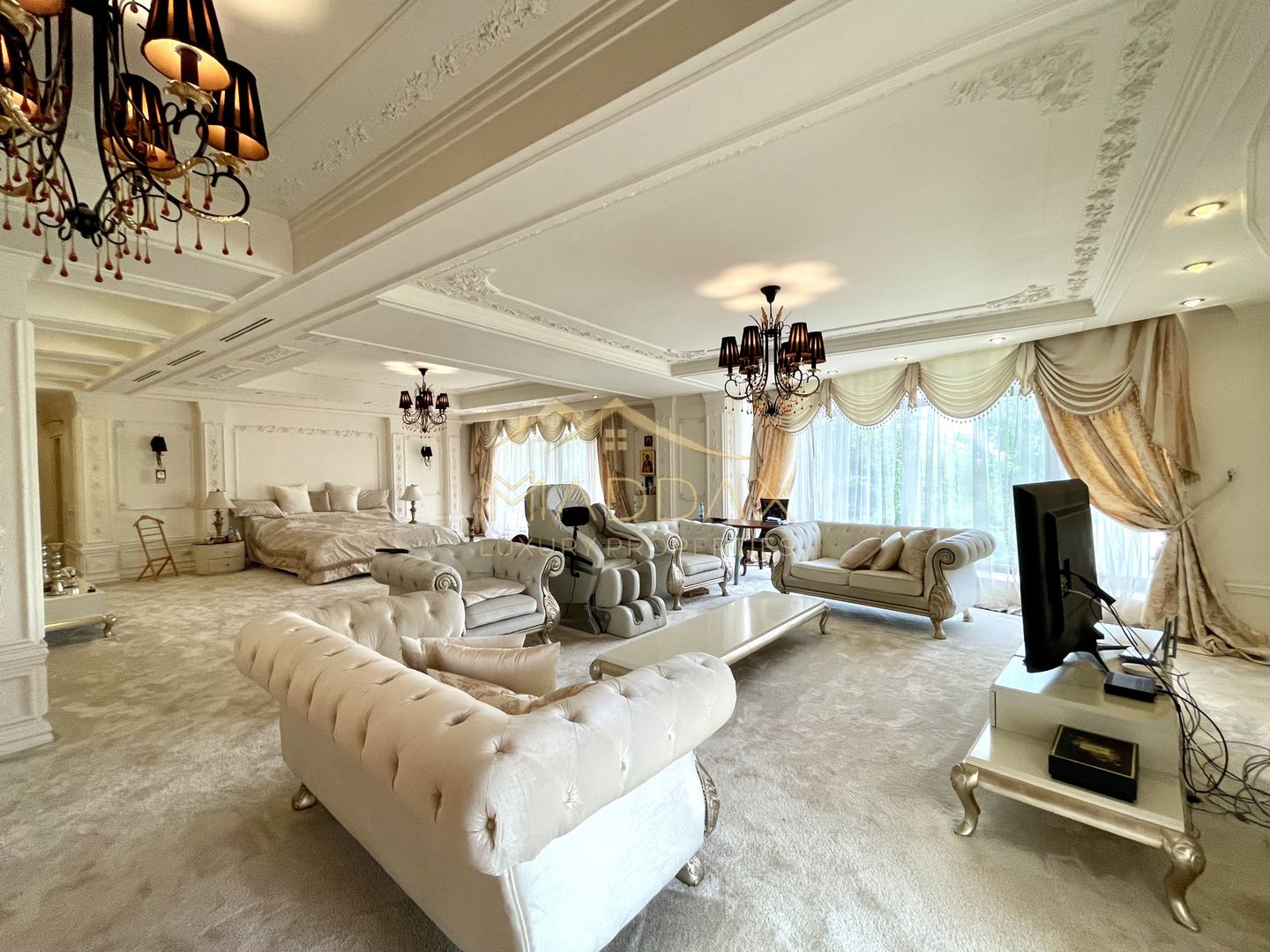 Impressive Villa *1500 SQM usable* 2613 SQM land / Open to the lake - Poză 30