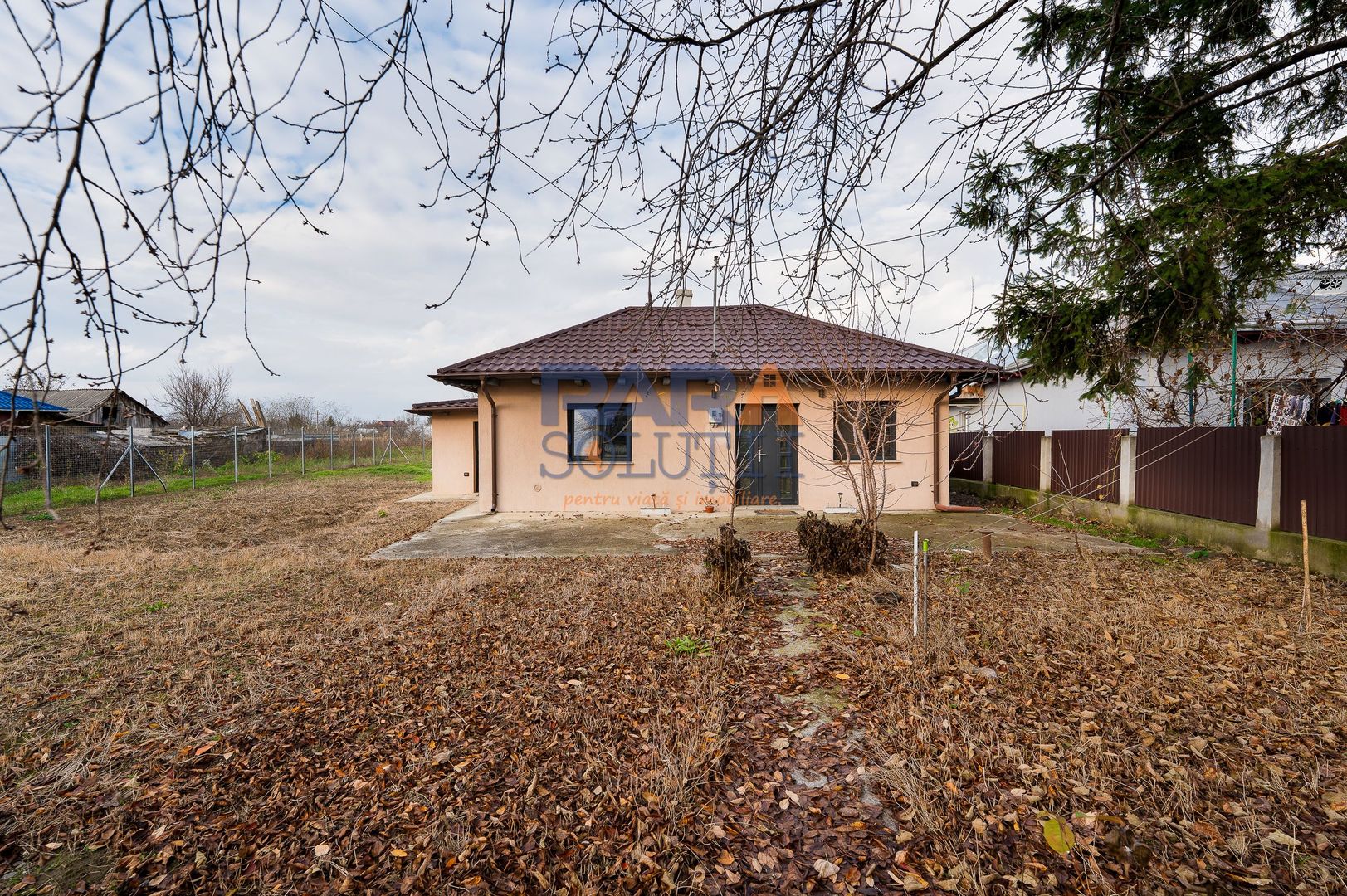 Căsuță renovată modern - Poză 1