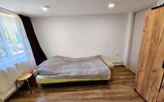 Casa renovata, 2 corpuri de cladire + anexe, 1331 mp teren, Paclisa - Poză 9