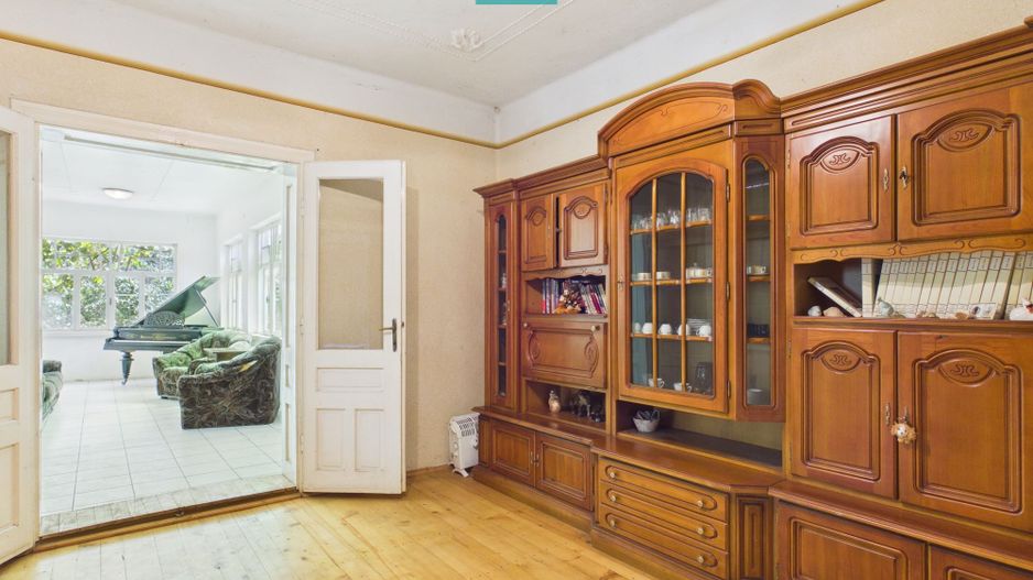Casă cu 4 camere și teren de 4227mp în Curtici - Poză 8