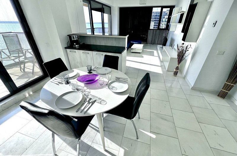 Apartament 2 camere Vila Sophia 1 - Vedere frontala la lac - - Poză 5