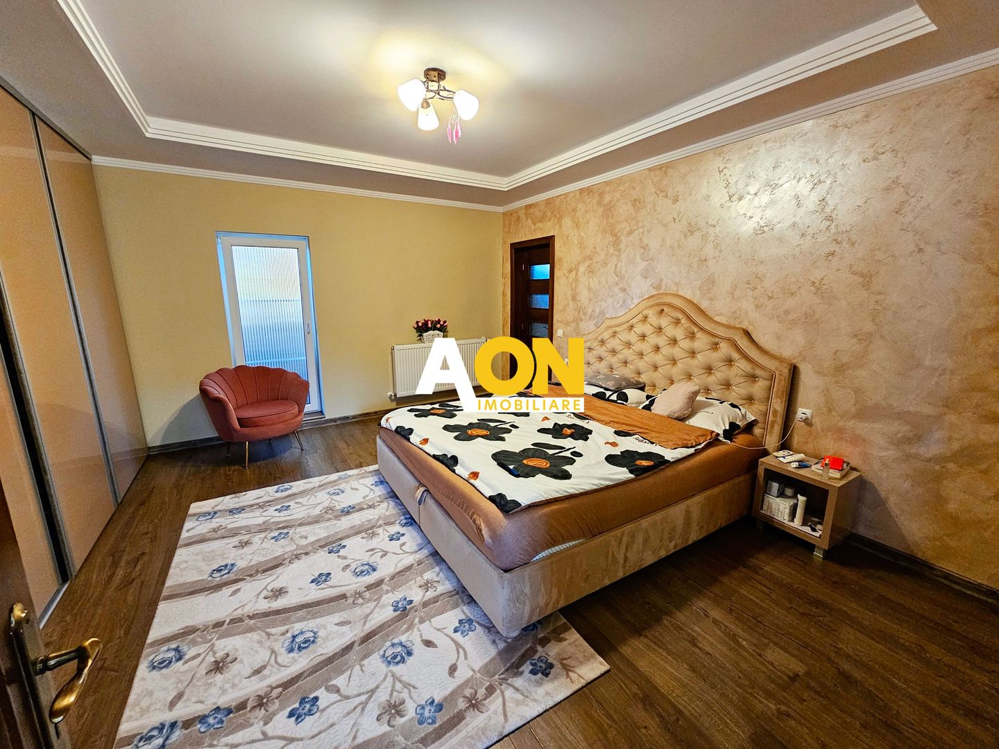 Casa renovata, 4 camere, 2 terase, mobilata, utilata, 568 mp teren - Poză 9