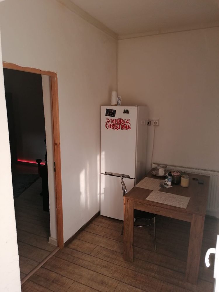 Apartament 1 camera Dambovita curte comuna - Poză 5