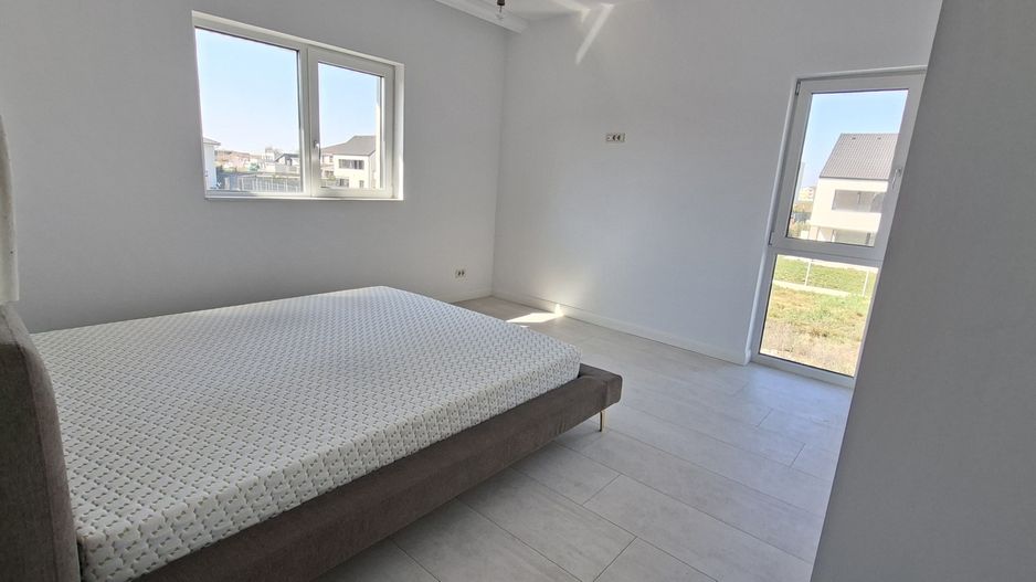 Duplex spatios cu garaj si pereti dublii - Poză 14