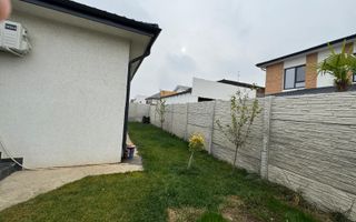 Vila modernă pe parter cu terasă închisă și pod pentru depozitare - Poză 11