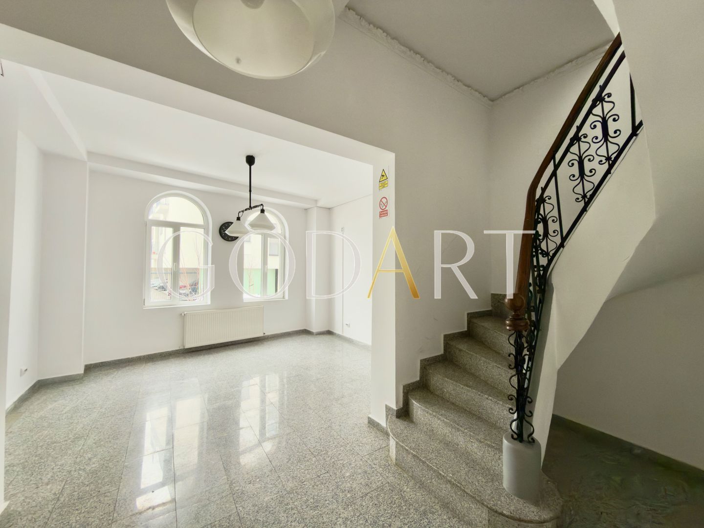 Vila spatioasa | Complet renovată | Central - Poză 2