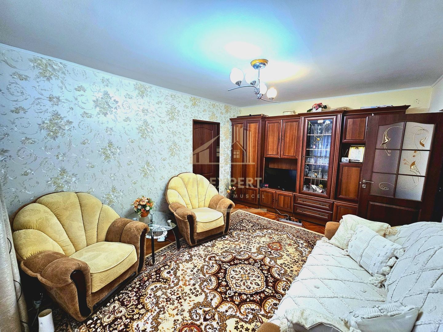APARTAMENT 2 CAMERE CAMPULUNG, ETAJ 2 - Poză 3
