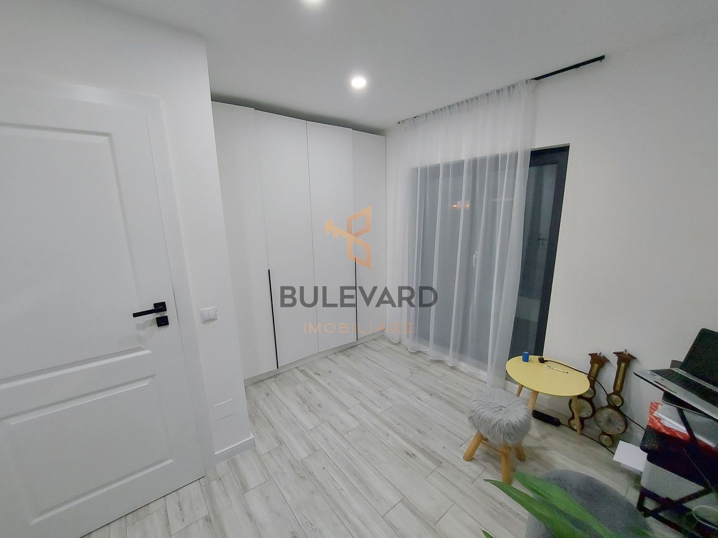 Penthouse cu terasa de 72 mp, zona strazii Eroilor! - Poză 12