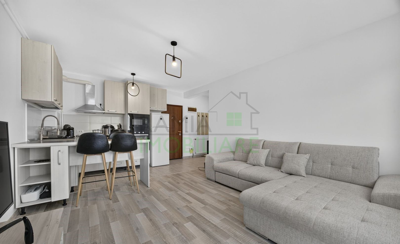 Apartament 2 camere,mobilat și utilat, parcare inclusă - Poză 1