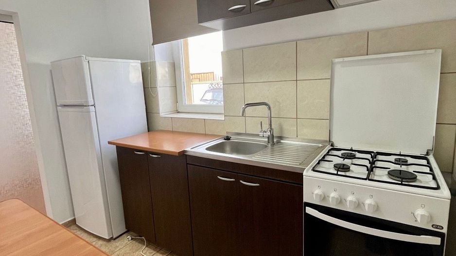 GARS. 1 DECEMBRIE 1918, BUCATARIE INCHISA, CENTRALA, METROU 10 MINUTE - Poză 4