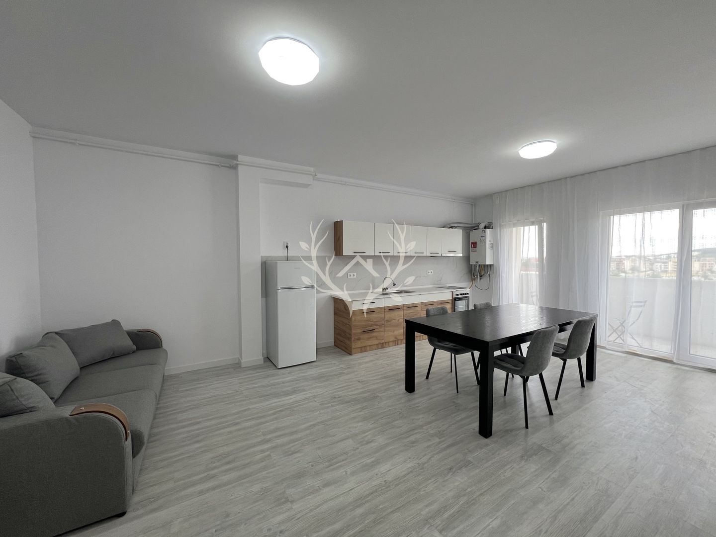 Apartament cu 2 camere, totul nou, parcare subterana – Str. E - Poză 2