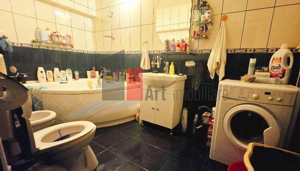 Apartament de vanzare 4 camere transformat in 3 camere Dristor -Ramnicu Sarat - Poză 6