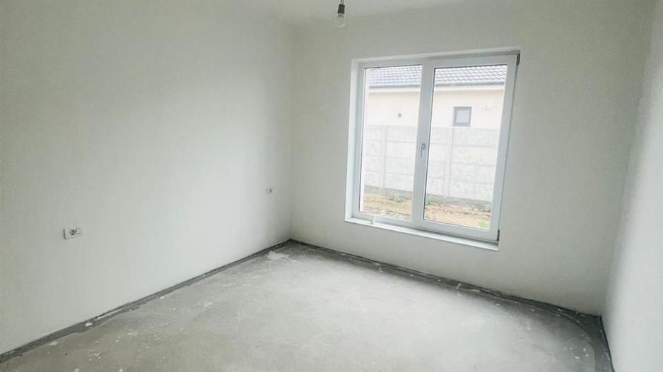 Casa partial finisata in Santandrei - Poză 4