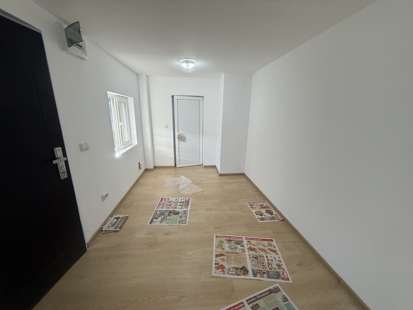 2 corpuri de Casă renovate + teren 125 mp Campina - Poză 20