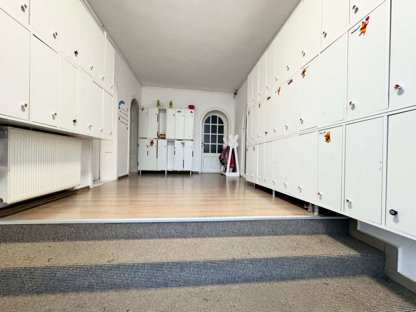 Casa spațioasă, cu spațiu comercial, locuri de parcare - Aradului Vest - Poză 15