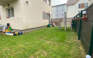 Apartament 3 camere cu curte proprie de 74 mp Șelimbăr zona Triajului - Poză 3