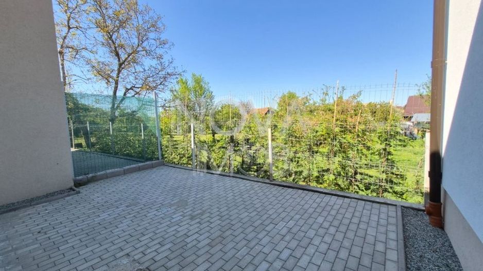 Casa generoasa cu 5 camere, 2 bai, dressing si parcare – Sura Mica - Poză 3