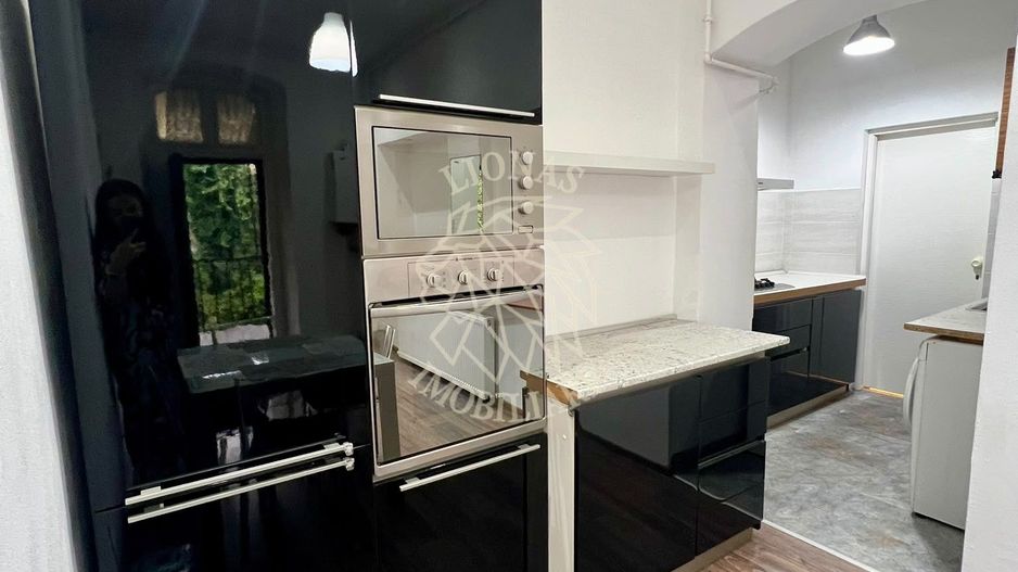 Apartament Renovat Complet 2 camere-et 1-parcare-curte comuna-Central - Poză 5