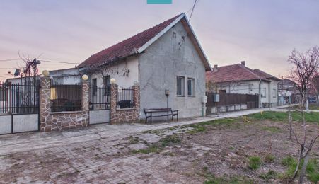 Casă cu 3 camere și teren de 700 mp în Cermei
