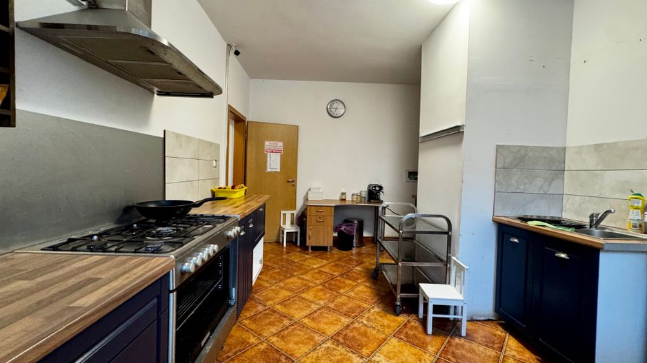 Casa spațioasă, cu spațiu comercial, locuri de parcare - Aradului Vest - Poză 5