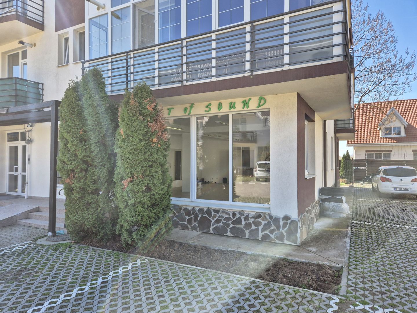 Spatiu comercial 109,54 mp + teren 222 mp + 2 locuri de parcare - Varteju - Poză 6