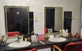 Spatiu utilat activitate frizerie-coafor. - Poză 9