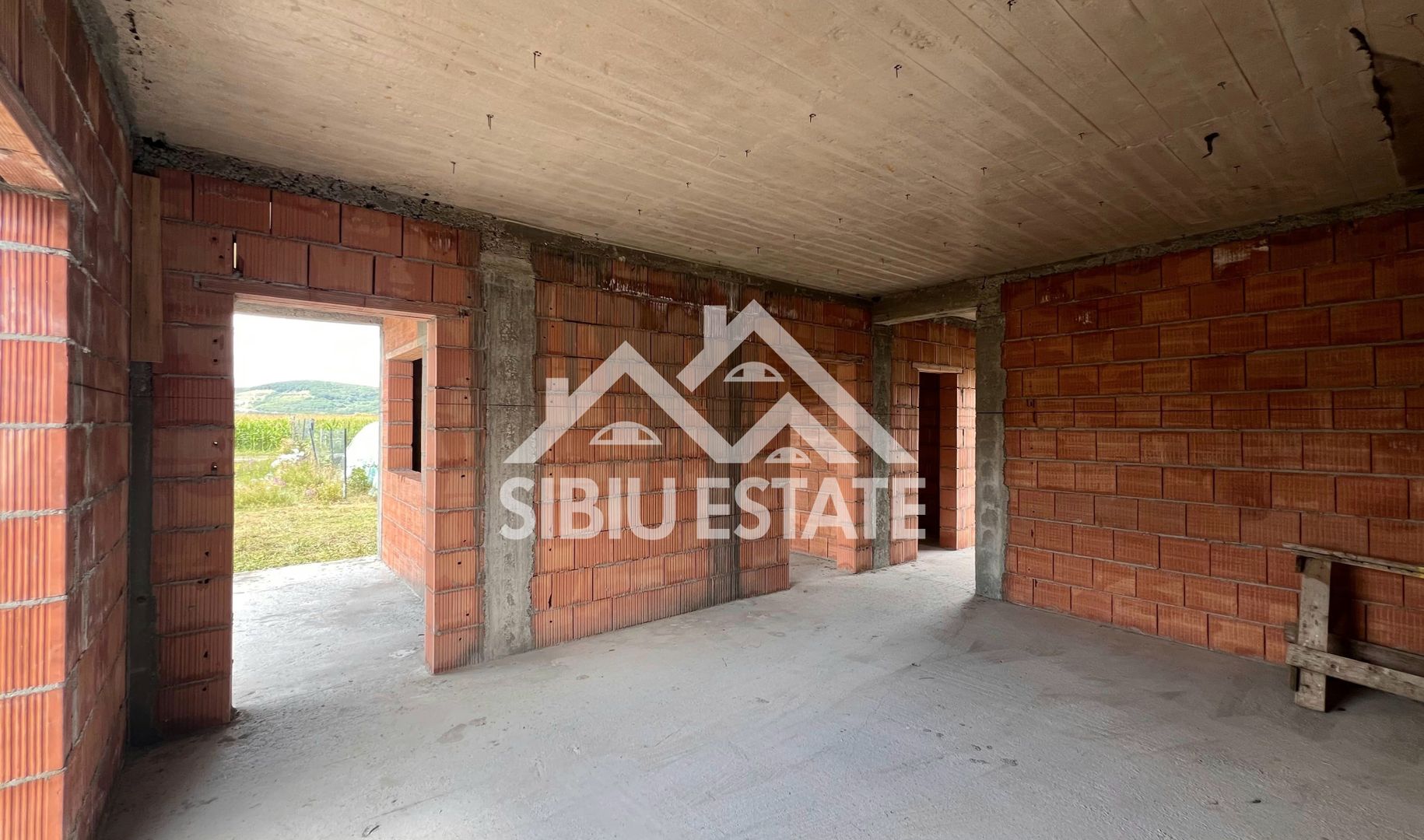Casa noua curte mare Sibiu, Cristian - Poză 8