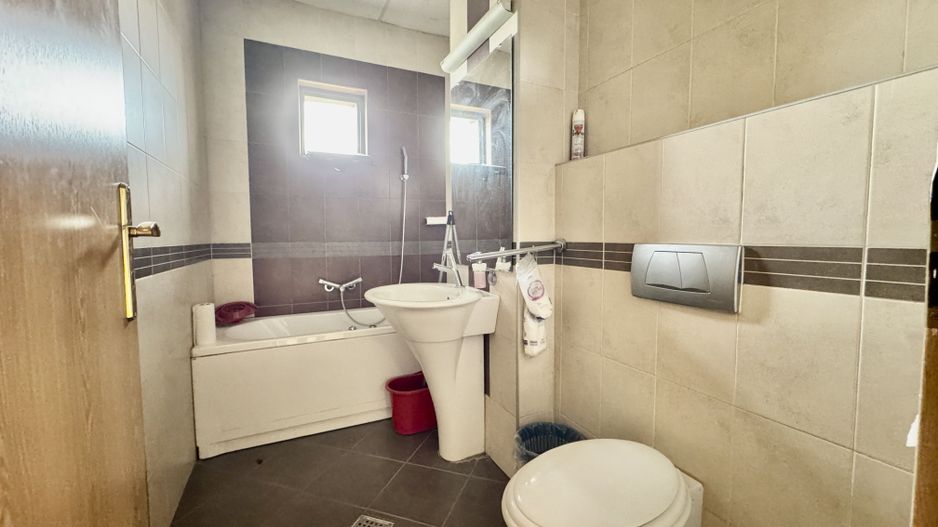 Spațiu pentru birouri langa Funshop Buziașului - Poză 19