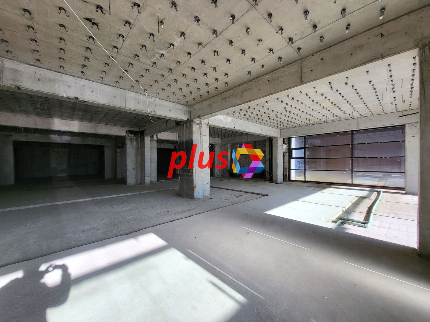 Clădire mixta -3600 mp - Poză 4