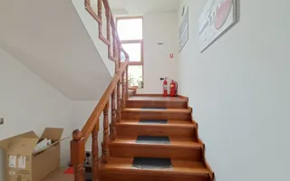 Spatiu birouri casa individuala curte proprie 9 birouri Selimbar - Poză 19
