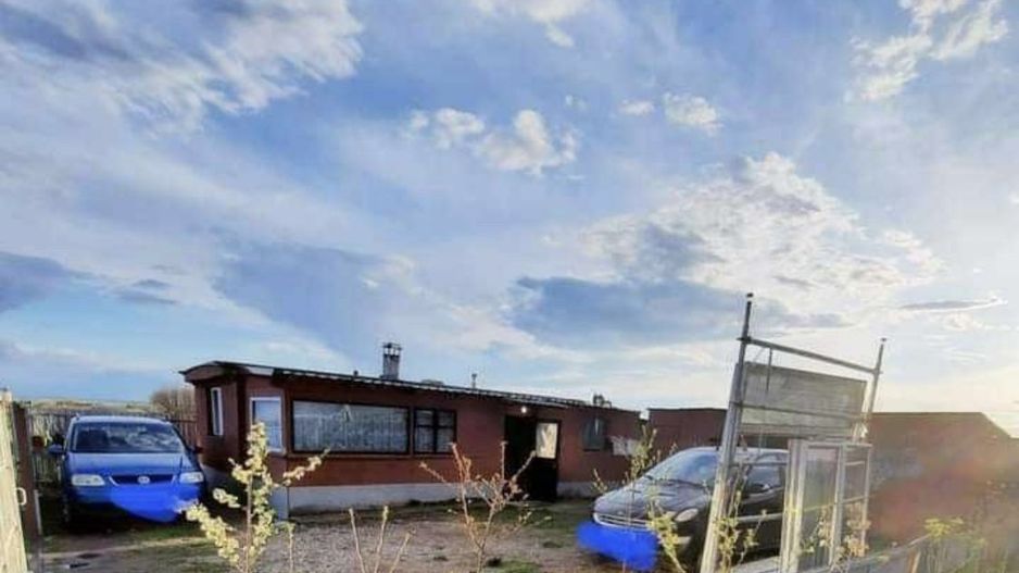 Vand casa mobila pe roti pe suprafata de teren de 200 mp - Poză 1