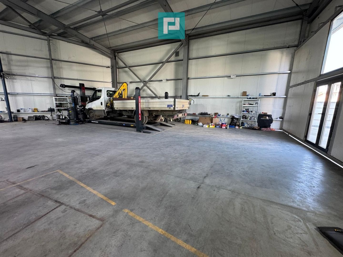 Spațiu industrial cu 6 camere de vânzare în Utvin - Poză 3