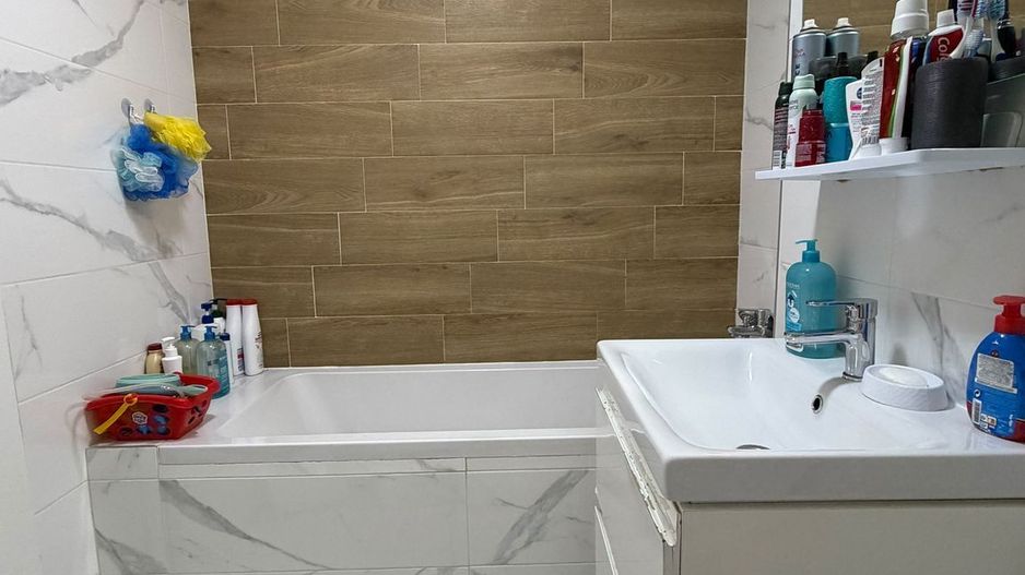 Vanzare Apartament 2 camere mobilat si utilat 55 mp, parter, centrală - Poză 9