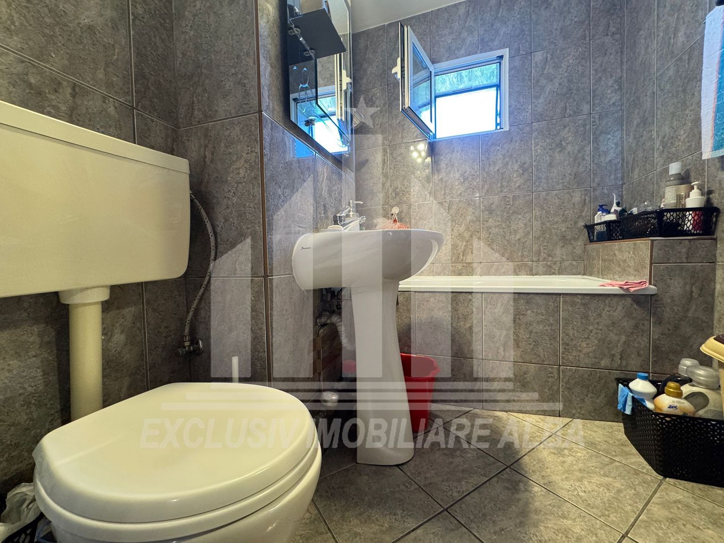 Apartament cu 3 camere decomandate, etaj 2, Centru - Poză 9