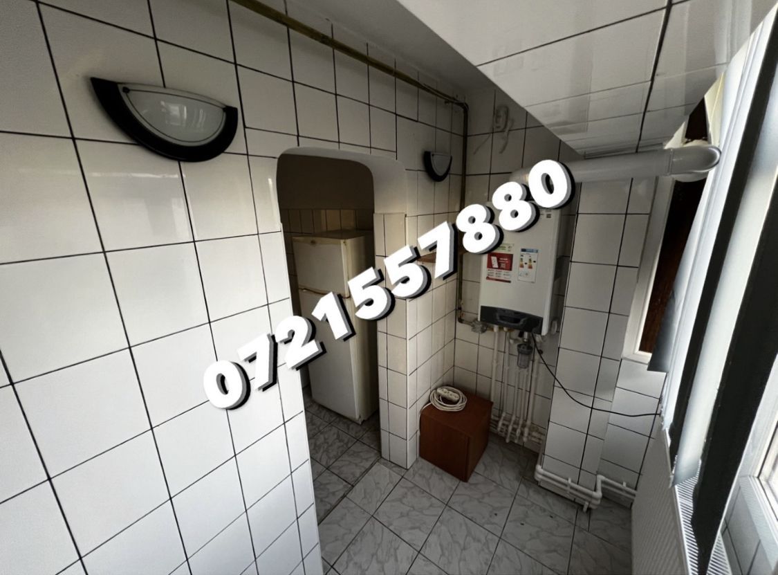 De vanzare apartament 3 camere - Poză 2