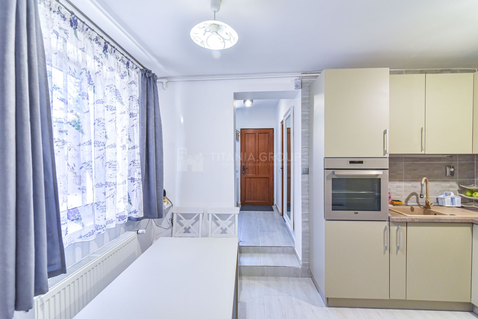 Casa zona centrala, curte individuala - Poză 9
