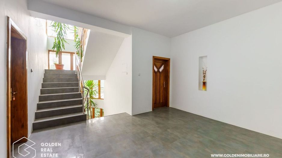 Oportunitate de investiție, vila pretabila pentru  afacere de familie - Poză 22