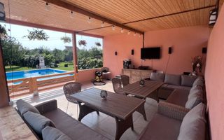 Casă spațioasă cu piscină, de vânzare în Simeria - Poză 8