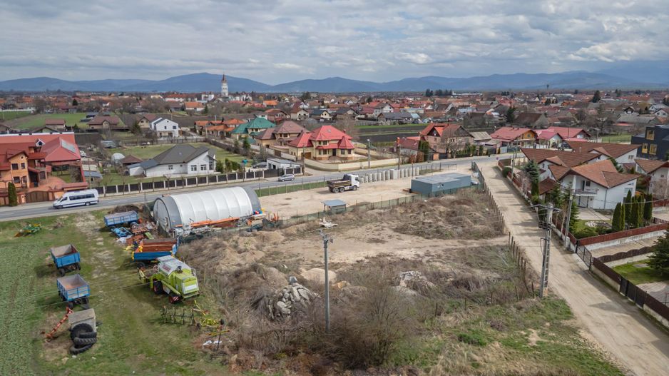 Loturi de casa cu utilitati si acces la strada asfaltata in Harman - Poză 9