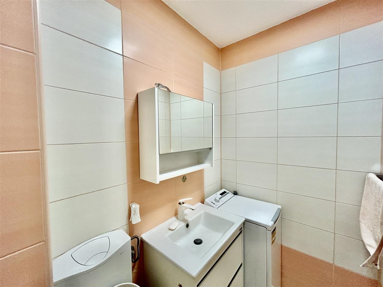 Apartament de închiriat în Sibiu – 3 camere, decomandat, 2 băi, 80 mp - Poză 19